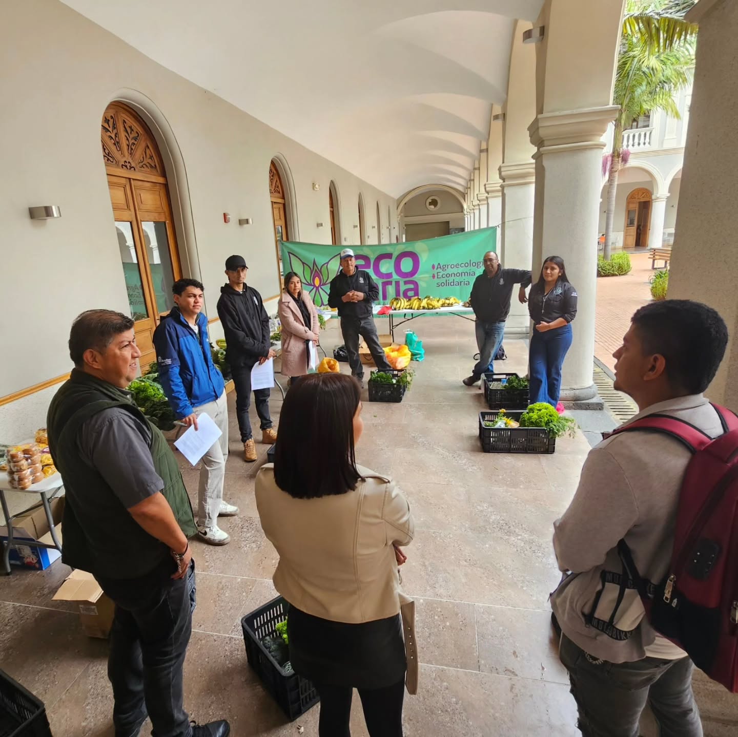 #DíadeEntregas Seguimos fortaleciendo nuestro proceso de economía colaborativa entre familias productoras y consumidoras de Nariño, garantizando una retribución justa y constante, una alimentación sana, una forma de producción que cuida la vida y el consumir responsablemente cómo un acto político que puede cambiar el mundo🌱
💜Muchas gracias por sumarse a esta linda iniciativa y por construir comunidad con cada entrega de nuestras Canastas Verdes🥦