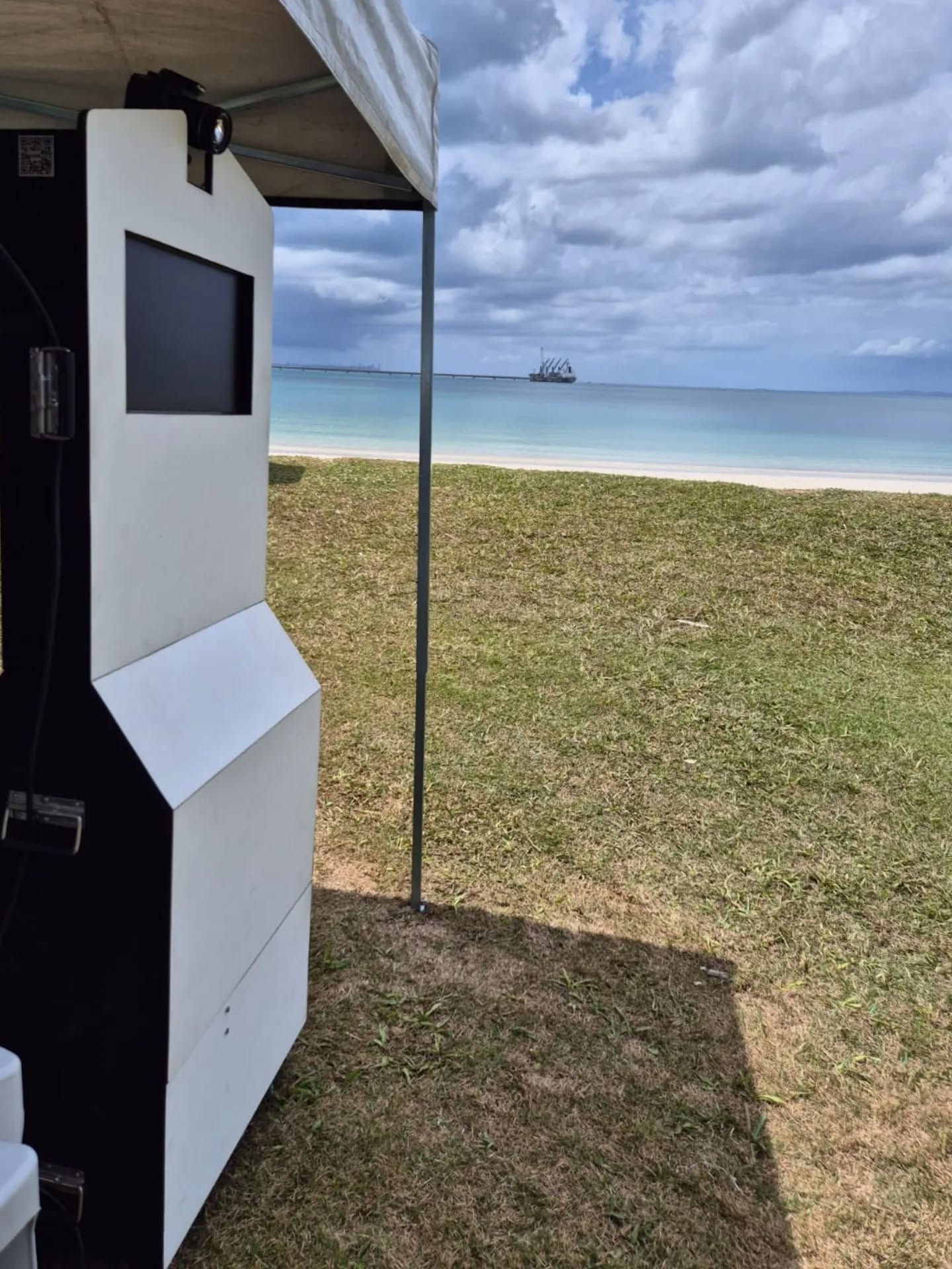 Totem FotográficoSolicite seu orçamentoContato ZAP: (71) 99685-2102Site: Facebook: DigaX Fotoc....