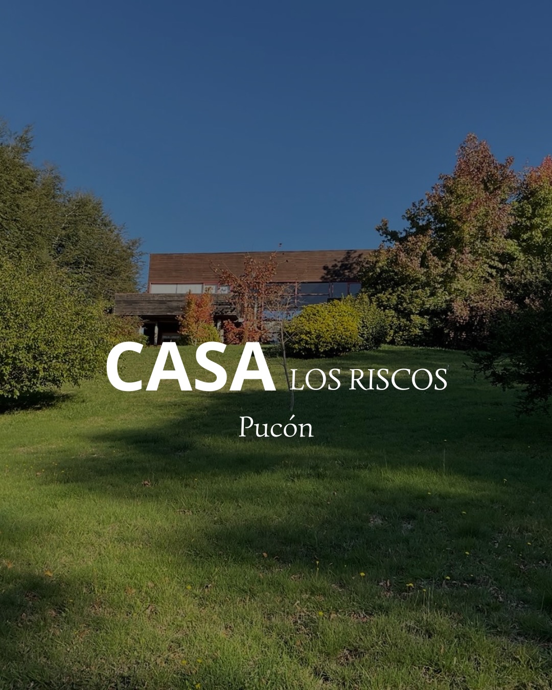 🍃Vivir rodeado de naturaleza, sin renunciar a la cercanía con Pucón, sí es posible.
Esta NUEVA CASA en VENTA de 2 plantas en Los Riscos, a solo 10 minutos de Pucón, combina amplitud, calidez y privacidad en un entorno de alto valor y proyección.
Cada espacio fue pensado para disfrutar la luz natural, la conexión con el exterior y una vida tranquila en el sur 🌿
• Living comedor a doble altura
• Cocina integrada con isla
• Terrazas, quincho y huerta
• 5.000 m² de terreno
• Potencial para cabaña de invitados o arriendo
Un hogar ideal para vivir todo el año, teletrabajar o invertir en una de las zonas con mayor plusvalía del sector lacustre.
👉 Desliza y recorre sus espacios
📩 Agenda tu visita o solicita más información por DM
🌐 Más detalles en www.hauserco.cl