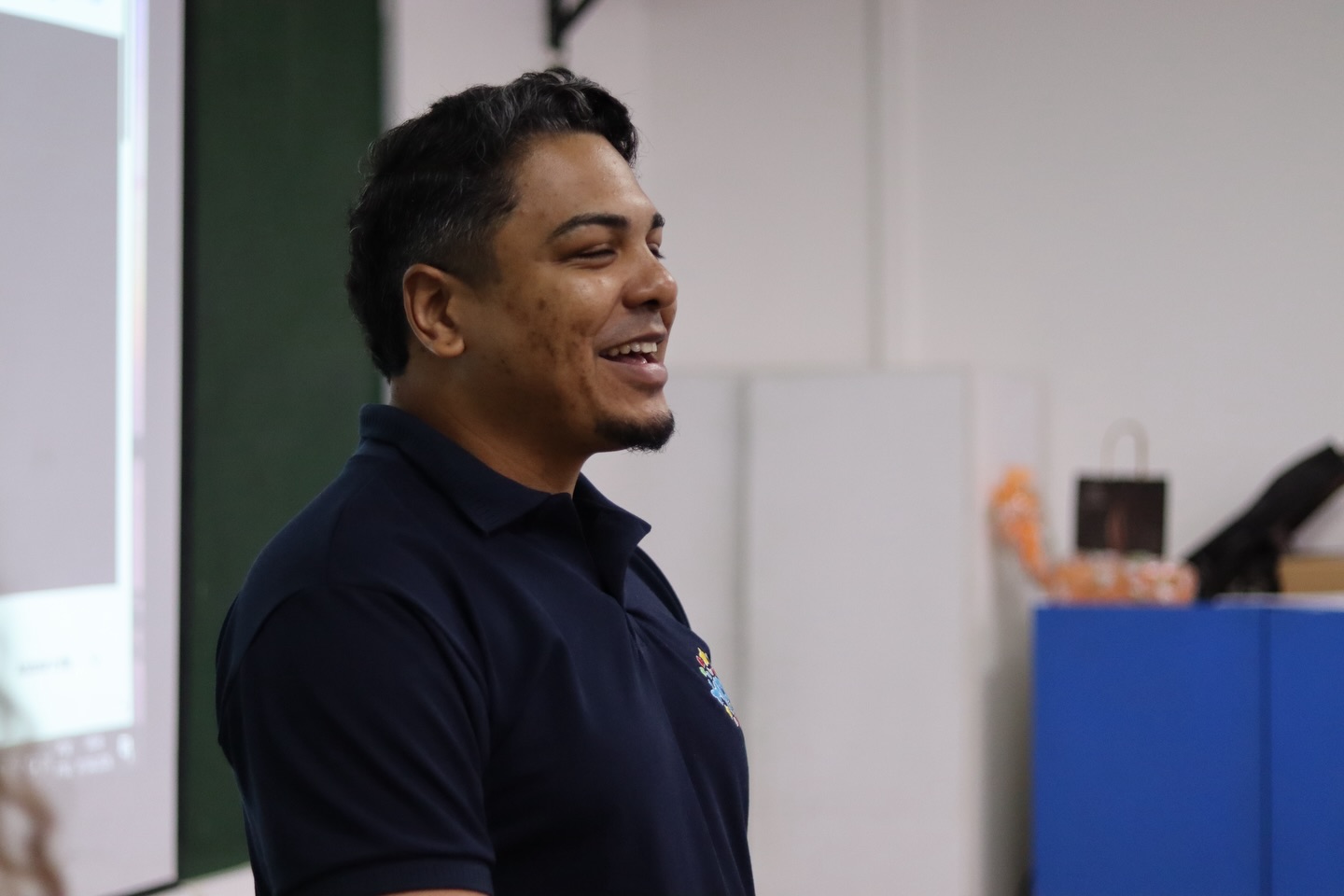 Abril iniciando com um propósito que nos move: plantar sementes de empatia e compreensão. Vivemos uma manhã especial na @escolaalternativa 🤩
Conversamos com cerca de 250 alunos, do 1º ao 5º ano, sobre como as nossas diferenças nos tornam únicos e como o carinho é sempre a melhor forma de comunicação.
A diferença nos une🩵
#autismo #abrilazul