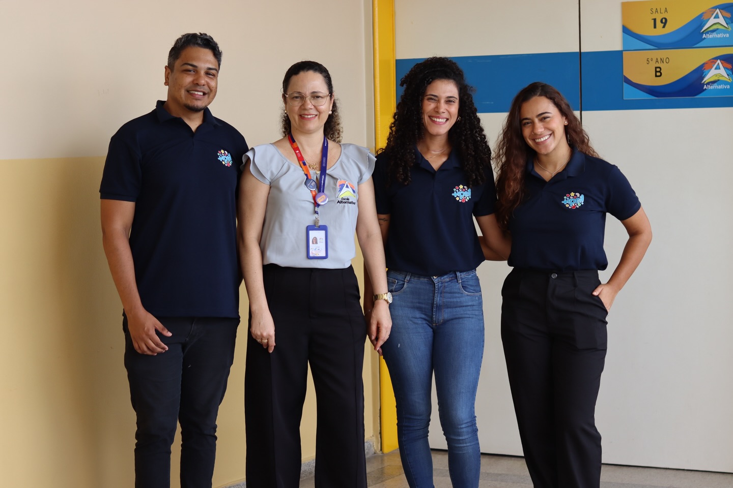 Abril iniciando com um propósito que nos move: plantar sementes de empatia e compreensão. Vivemos uma manhã especial na @escolaalternativa 🤩
Conversamos com cerca de 250 alunos, do 1º ao 5º ano, sobre como as nossas diferenças nos tornam únicos e como o carinho é sempre a melhor forma de comunicação.
A diferença nos une🩵
#autismo #abrilazul