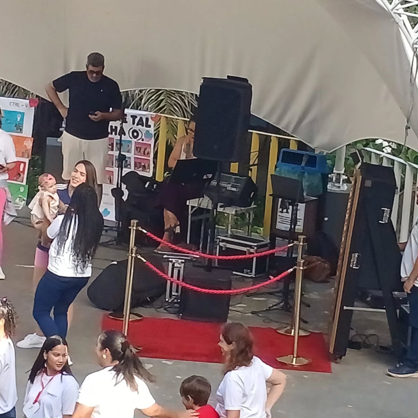 Evento de comemoração ao dia das mães!Concha AcústicaEspelho mágico em ação!Solicite seu ....