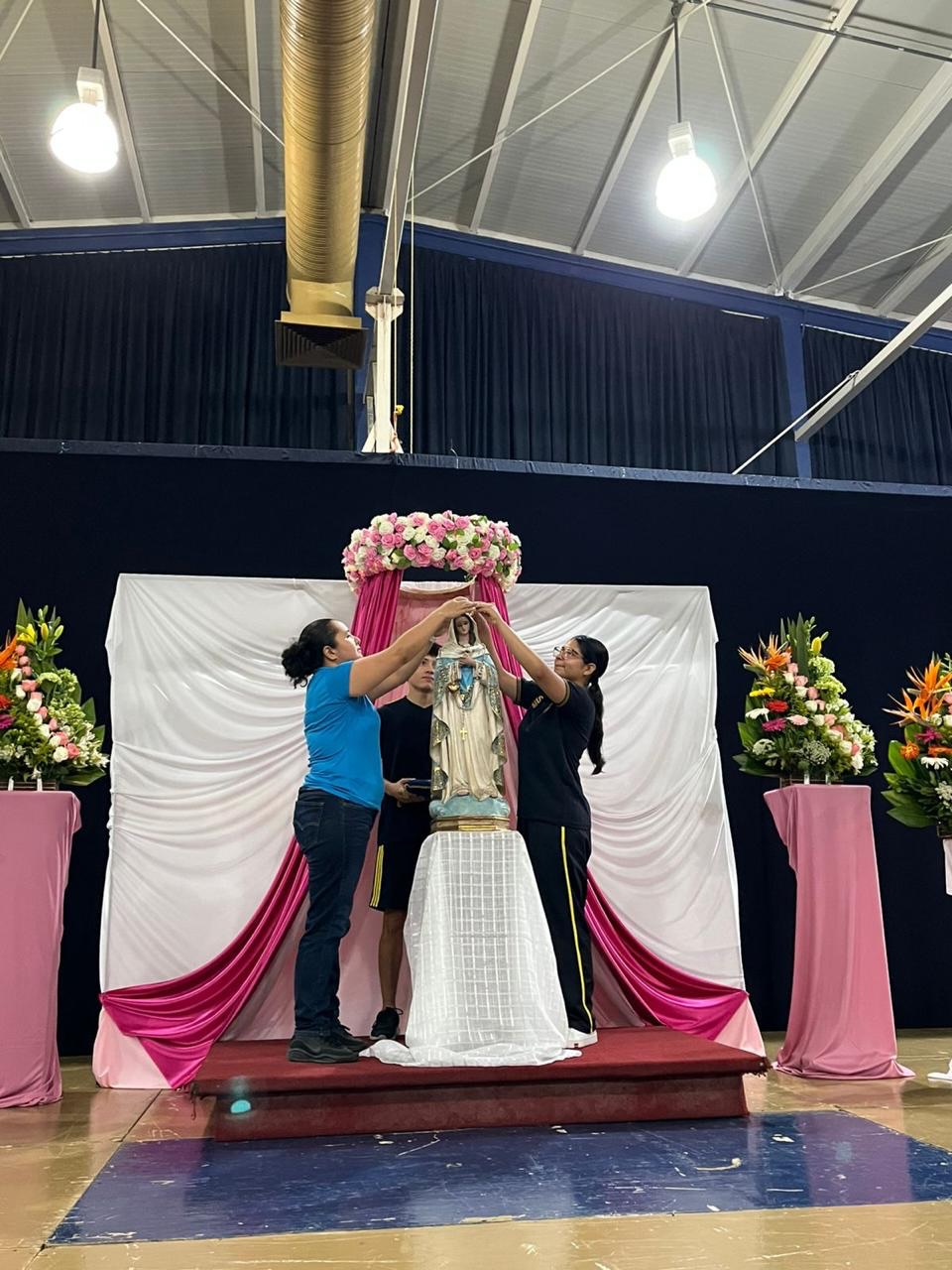 Compartimos momentos de la Coronación de Nuestra Virgen de la Encarnación en las diferentes secciones✨
#ColegioCatólico #CoronaciónDeLaVirgen #SomosFélix