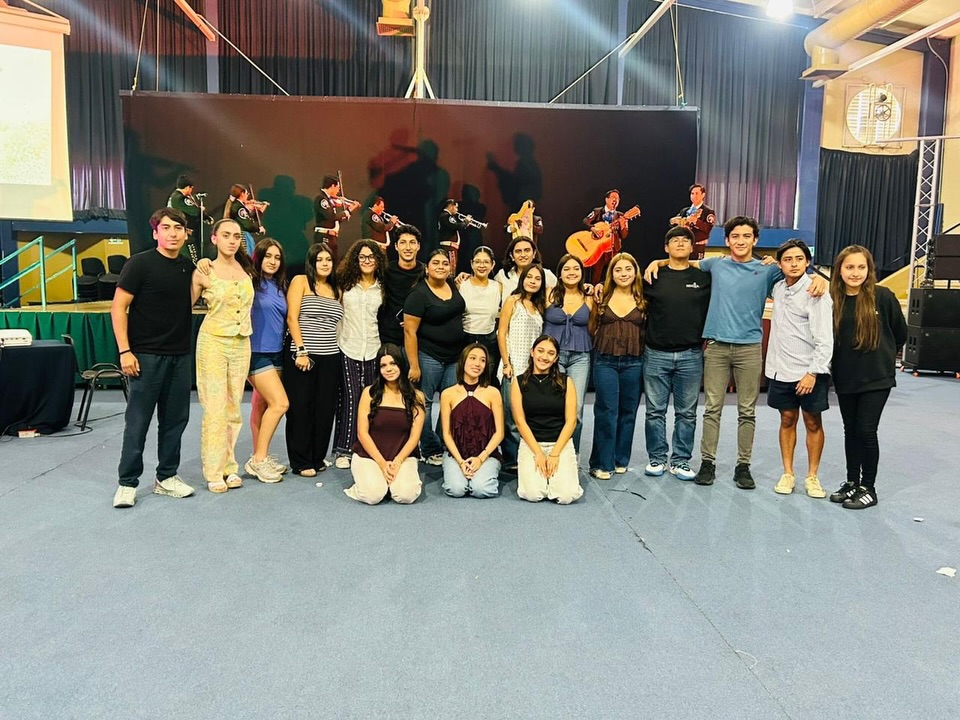 Honramos su perseverancia y celebramos sus logros, con sentimientos encontrados por el orgullo de verlos crecer y la nostalgia de saber que toca partir, felicitamos a nuestros graduados de preparatoria 2026🎓💙
A donde vayan lleven en su maleta personal, sus valores, seguridad en ustedes mismos, dedicación, respeto y responsabilidad y sobre todo la total confianza de que nuestro Señor camina con ustedes✨
Enhorabuena para nuestros jóvenes y sus familias, el Félix de Jesús Rougier siempre será su casa. ¡Hasta siempre!🤩👩🏻🎓🧑🏻🎓
#Prepa #Graduación #SomosFélix