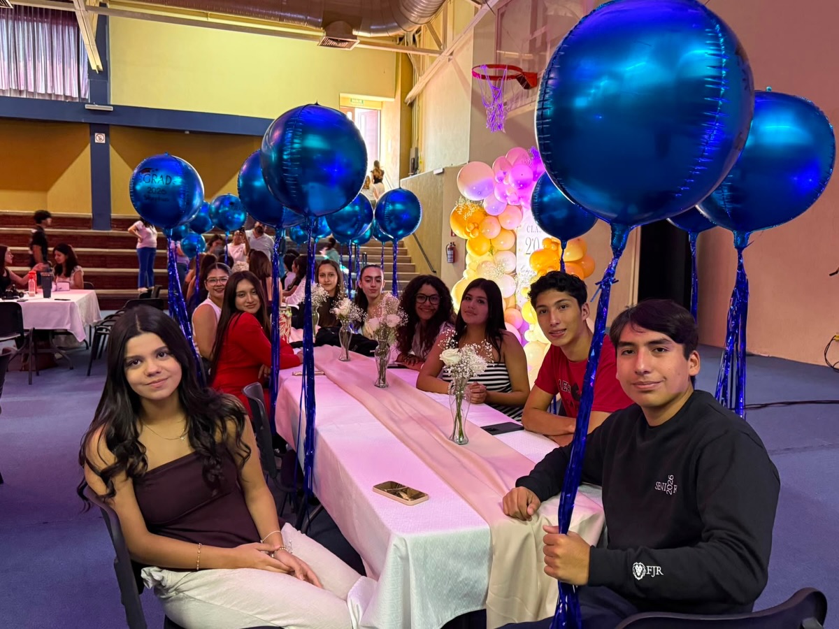 Honramos su perseverancia y celebramos sus logros, con sentimientos encontrados por el orgullo de verlos crecer y la nostalgia de saber que toca partir, felicitamos a nuestros graduados de preparatoria 2026🎓💙
A donde vayan lleven en su maleta personal, sus valores, seguridad en ustedes mismos, dedicación, respeto y responsabilidad y sobre todo la total confianza de que nuestro Señor camina con ustedes✨
Enhorabuena para nuestros jóvenes y sus familias, el Félix de Jesús Rougier siempre será su casa. ¡Hasta siempre!🤩👩🏻🎓🧑🏻🎓
#Prepa #Graduación #SomosFélix