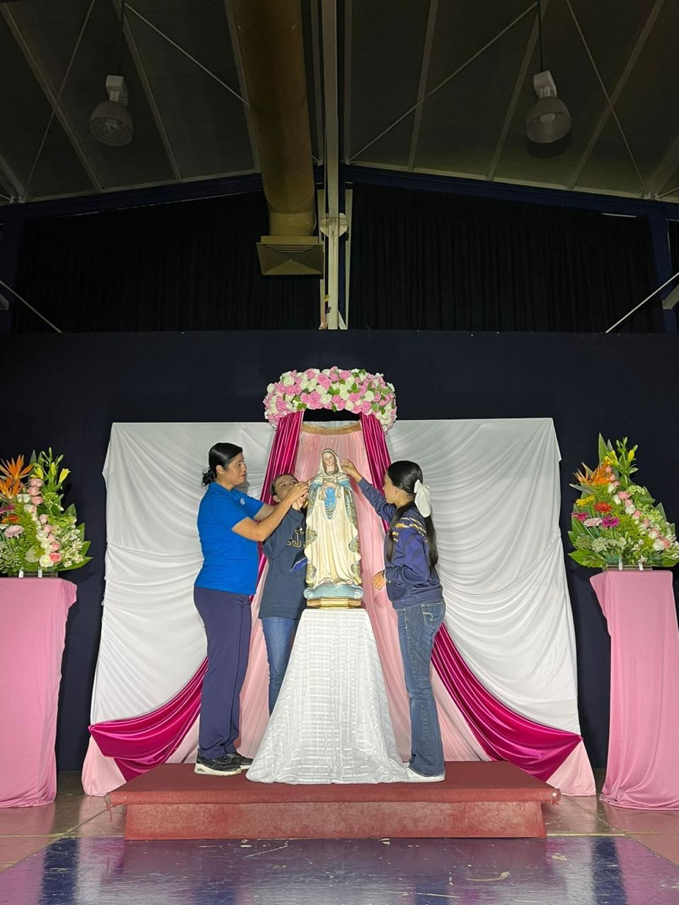 Compartimos momentos de la Coronación de Nuestra Virgen de la Encarnación en las diferentes secciones✨
#ColegioCatólico #CoronaciónDeLaVirgen #SomosFélix