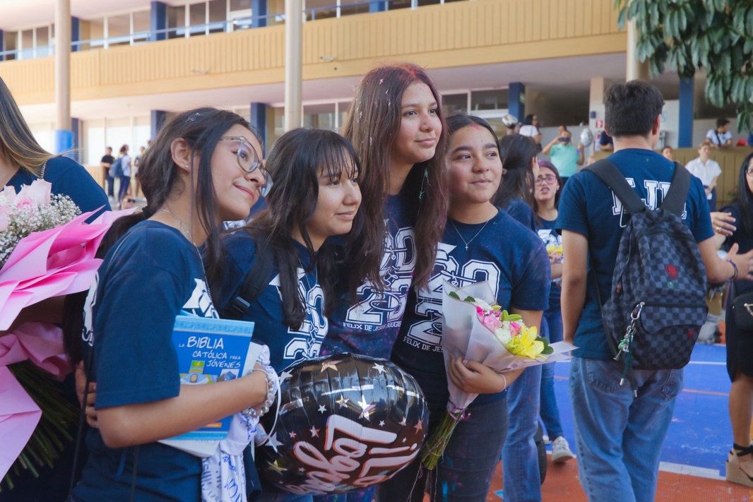 Último pase de lista de tercero de secundaria 2026🧑🏻🎓👩🏻🎓💙
Cerrar un ciclo es tomar una última foto, dar un fuerte abrazo a un gran amigo, agradecer a tus maestros que te vieron crecer… es entre lágrimas sonreír por un gran logro conseguido y la nostalgia maravillosa que se siente al culminar… gratitud a cada familia que ha estado detrás de nuestros jóvenes y que nos dieron su confianza💙 y a cada graduado que engrandeció nuestras aulas🙌🏻…
Felicidades Graduados GEN 2023-2026🎓
#porsiemprefelix #secundaria #graduados