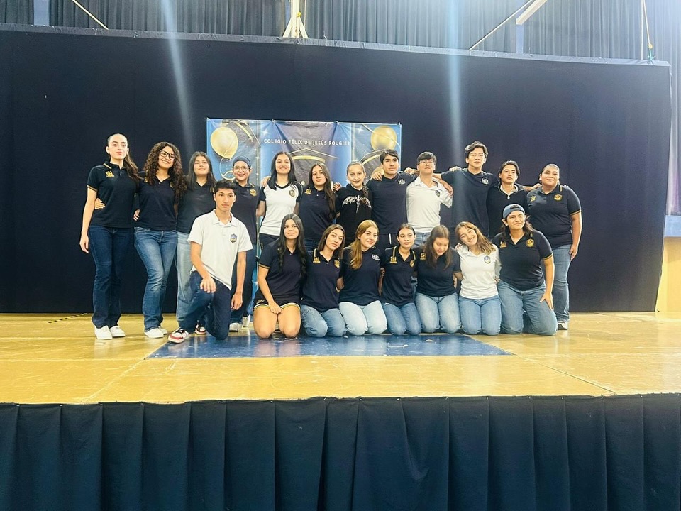 Honramos su perseverancia y celebramos sus logros, con sentimientos encontrados por el orgullo de verlos crecer y la nostalgia de saber que toca partir, felicitamos a nuestros graduados de preparatoria 2026🎓💙
A donde vayan lleven en su maleta personal, sus valores, seguridad en ustedes mismos, dedicación, respeto y responsabilidad y sobre todo la total confianza de que nuestro Señor camina con ustedes✨
Enhorabuena para nuestros jóvenes y sus familias, el Félix de Jesús Rougier siempre será su casa. ¡Hasta siempre!🤩👩🏻🎓🧑🏻🎓
#Prepa #Graduación #SomosFélix