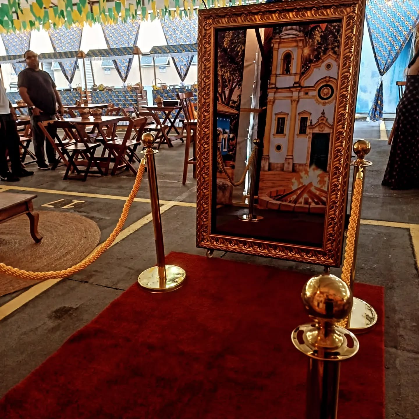 Evento CorporativoEspelho MágicoFotos ilimitadas durante as horas contratadas!Lindo, elegante e....
