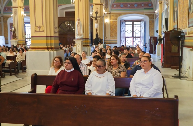 Compartimos momentos que vivieron nuestros alumnos de preparatoria que recibieron el Sacramento de la Confirmación 🕊️
Como Católicos, en el Sacramento de Confirmación fortalecemos nuestra fe con la efusión especial del Espíritu Santo, permitan que siempre sea Él quien guíe sus pasos 🙏🏻