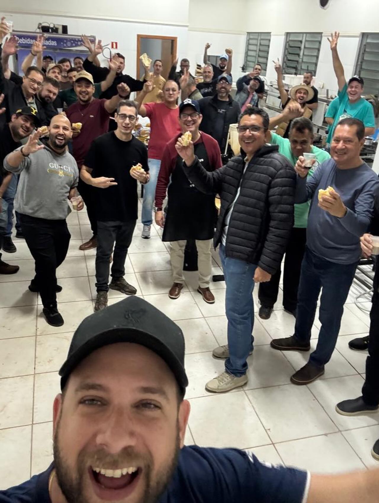 🙏 Agradecimento – 2ª Costelada dos Homens do MFC 🥩
Queremos agradecer de coração a todos que participaram da 2ª Costelada dos Homens do MFC! ❤️
Foi um momento muito especial de amizade, alegria, confraternização e união, que só foi possível graças à presença e à colaboração de cada um.
Nosso agradecimento especial a todos que ajudaram na organização, preparação e realização desse evento. Cada detalhe foi preparado com muito carinho!
Que Deus continue abençoando nossas famílias e fortalecendo cada vez mais a união dos homens do nosso Movimento. 🙏
Muito obrigado a todos! Até a próxima! 🥩🍻❤️