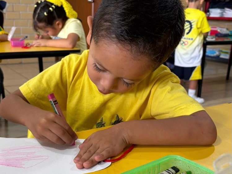 30 de Septiembre Día de la Concientización sobre el Trastorno del Desarrollo del Lenguaje.
Es muy importante enseñar a nuestros niños a ser pacientes y empáticos con amigos con TDL, ¡juntos lo podemos hacer mejor!
En Preescolar se realizaron actividades y se impartieron charlas por el equipo de psicología acorde a la edad de los más pequeños, además de dibujos y craft para hacerlo divertido y práctico.
¡Todos somos muy importantes! 💛🥰
#educacionenvalores