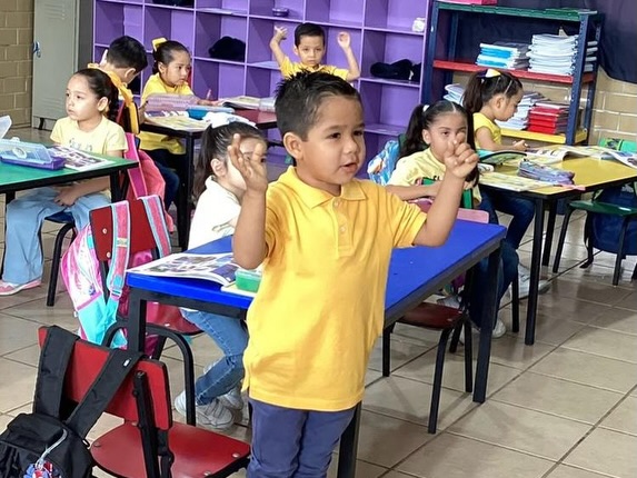 30 de Septiembre Día de la Concientización sobre el Trastorno del Desarrollo del Lenguaje.
Es muy importante enseñar a nuestros niños a ser pacientes y empáticos con amigos con TDL, ¡juntos lo podemos hacer mejor!
En Preescolar se realizaron actividades y se impartieron charlas por el equipo de psicología acorde a la edad de los más pequeños, además de dibujos y craft para hacerlo divertido y práctico.
¡Todos somos muy importantes! 💛🥰
#educacionenvalores